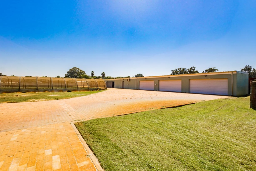 8 Bedroom Property for Sale in Joostenbergvlakte Western Cape